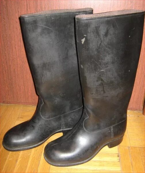 Советские сапоги чулки. Чулки сапоги карло пазолини 2023. Чулков ботинок сапог. Лаковые сапоги на шпильке. Чулков ботинок сапог.