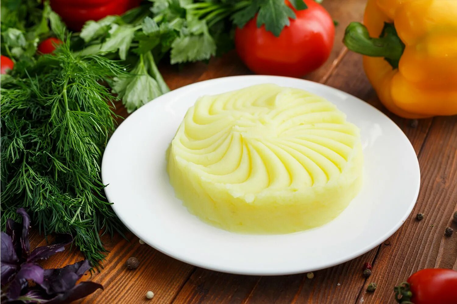 Тарелка пюре. Картофельное пюре на белом фоне. Пюре. Тарелка пюре. Тарелка пюре.