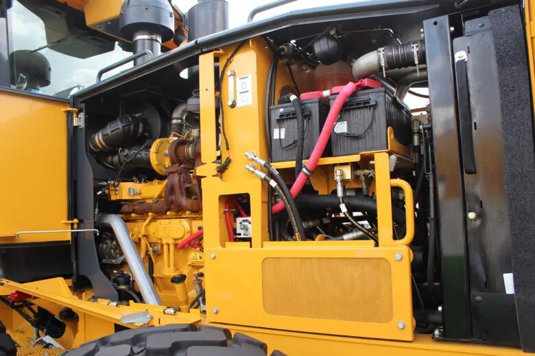 Предохранитель заднего хода автогрейдер джон дир File:John Deere 3350 tractor cut transmission  Wikimedia Commons