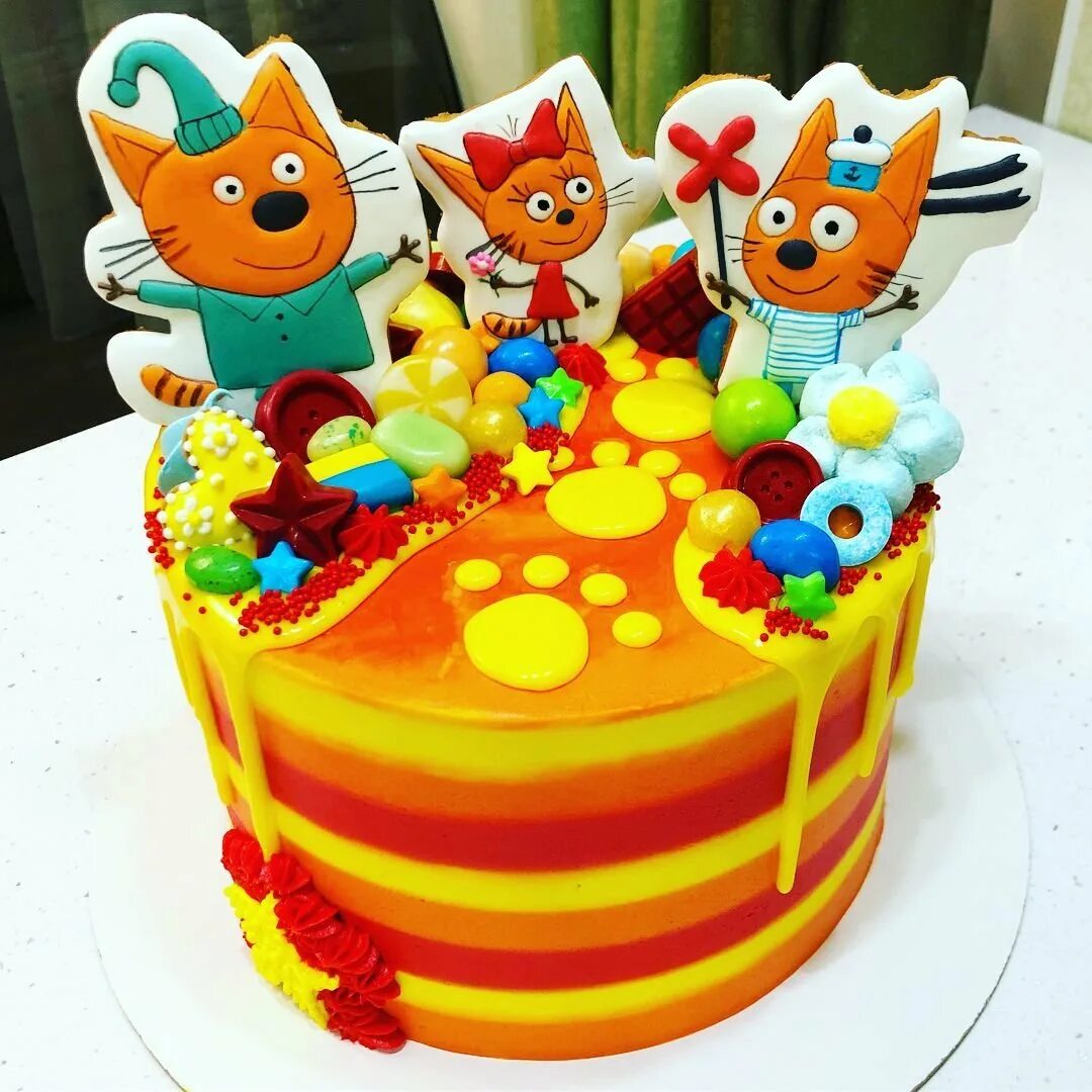 Тортик на годик девочке три кота. Торт на день рождения девочке три кота. Двухярусный торт три кота. Торт три кота для мальчика 2 года. Торт три кота для мальчика 2 года.