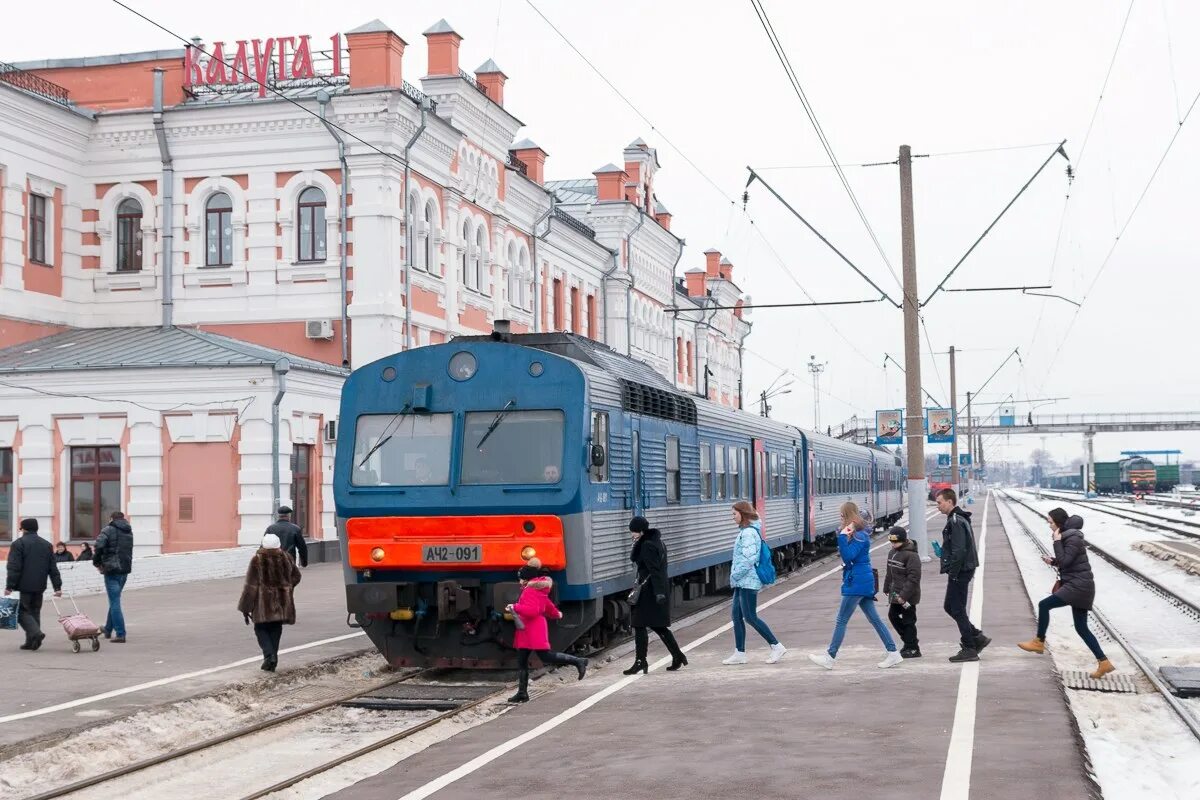 Сколько калуги в россии. Калуга вокзал Калуга 1. Вокзал Калуга 2. Калуга население. Калуга 1 фото.