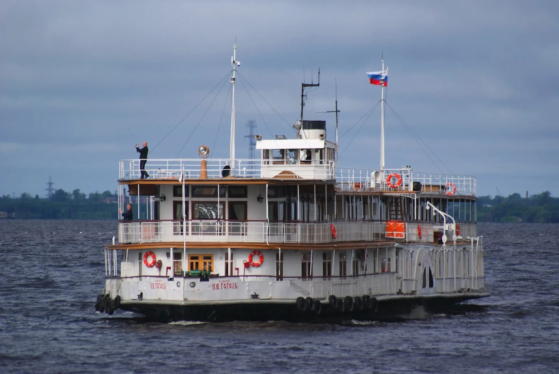 Пароход сайт. Пароход Гоголь Северодвинск. Колесный пароход Гоголь Северодвинск. Колесный пароход Гоголь Архангельск.