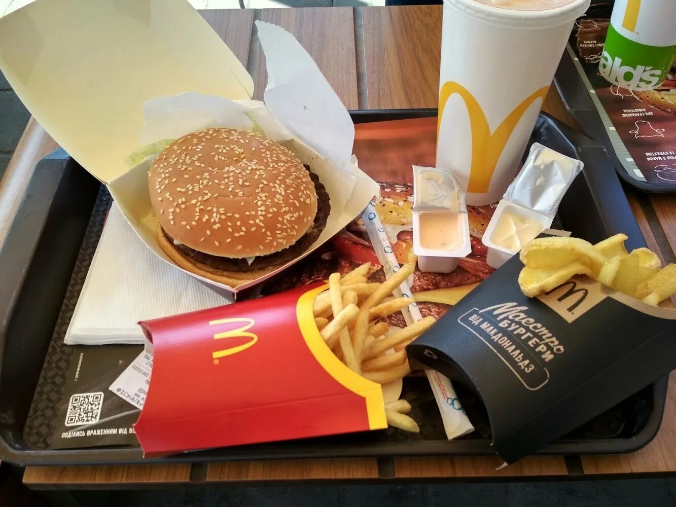 Фаст фуд макдоналдс. Дональд макдольнадс. Макдональдс еда. Костанай макдональдс. Mcdonald's ресторан в сша.