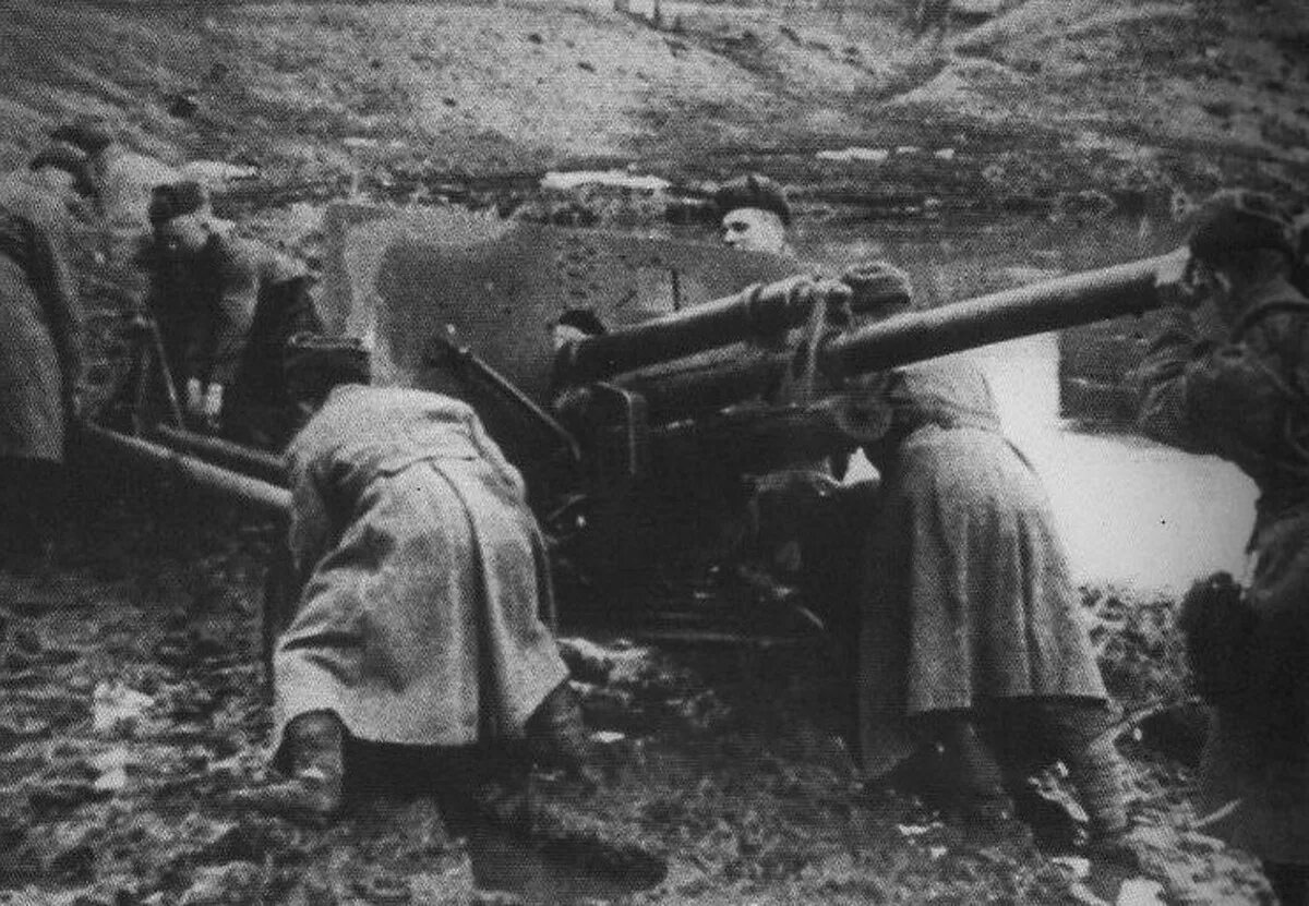 Осень 1944 года. 76 Мм пушка ВОВ. Березнеговато-Снигиревская. Березнеговато-Снигиревской наступательной операции.