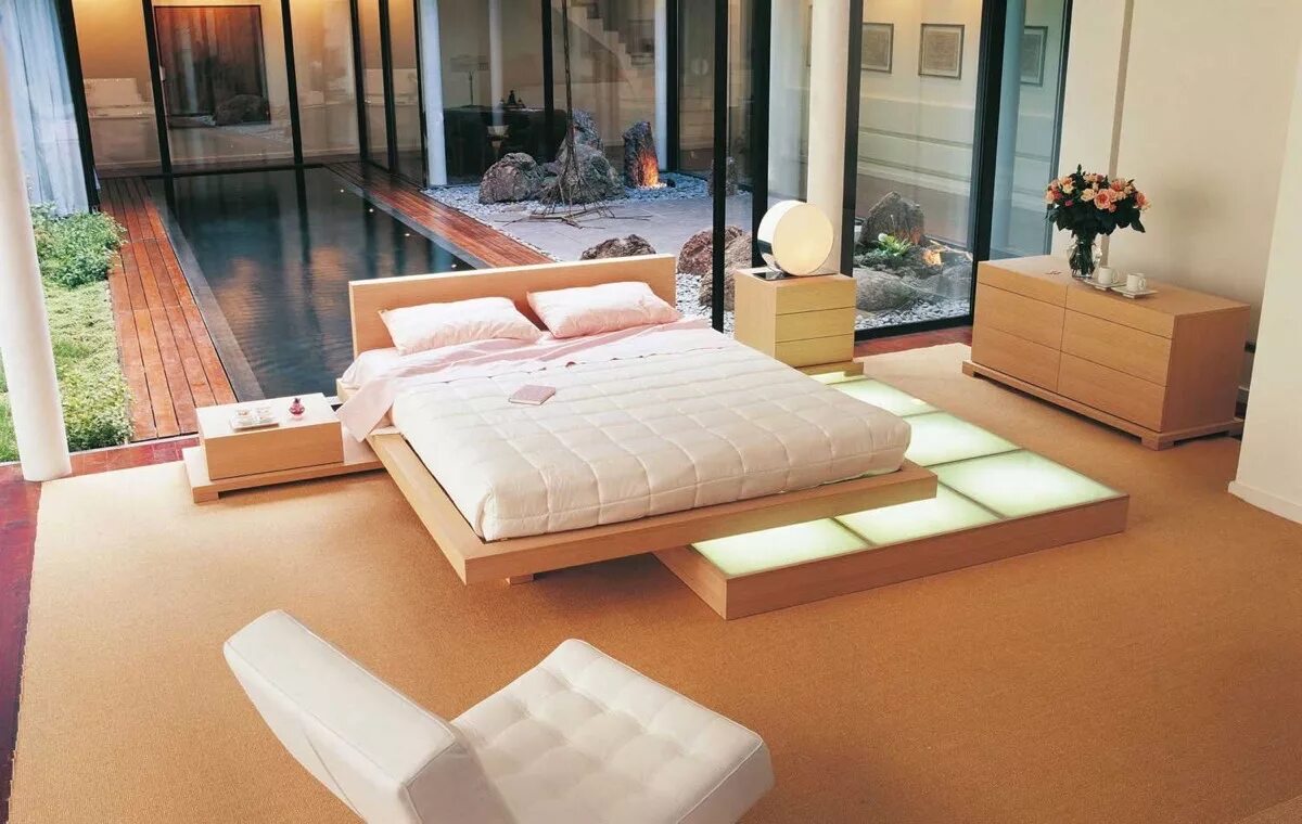 Кровать подиум. Кровать на подиуме в интерьере. Кровать в японском стиле. Подиум в спальне.
