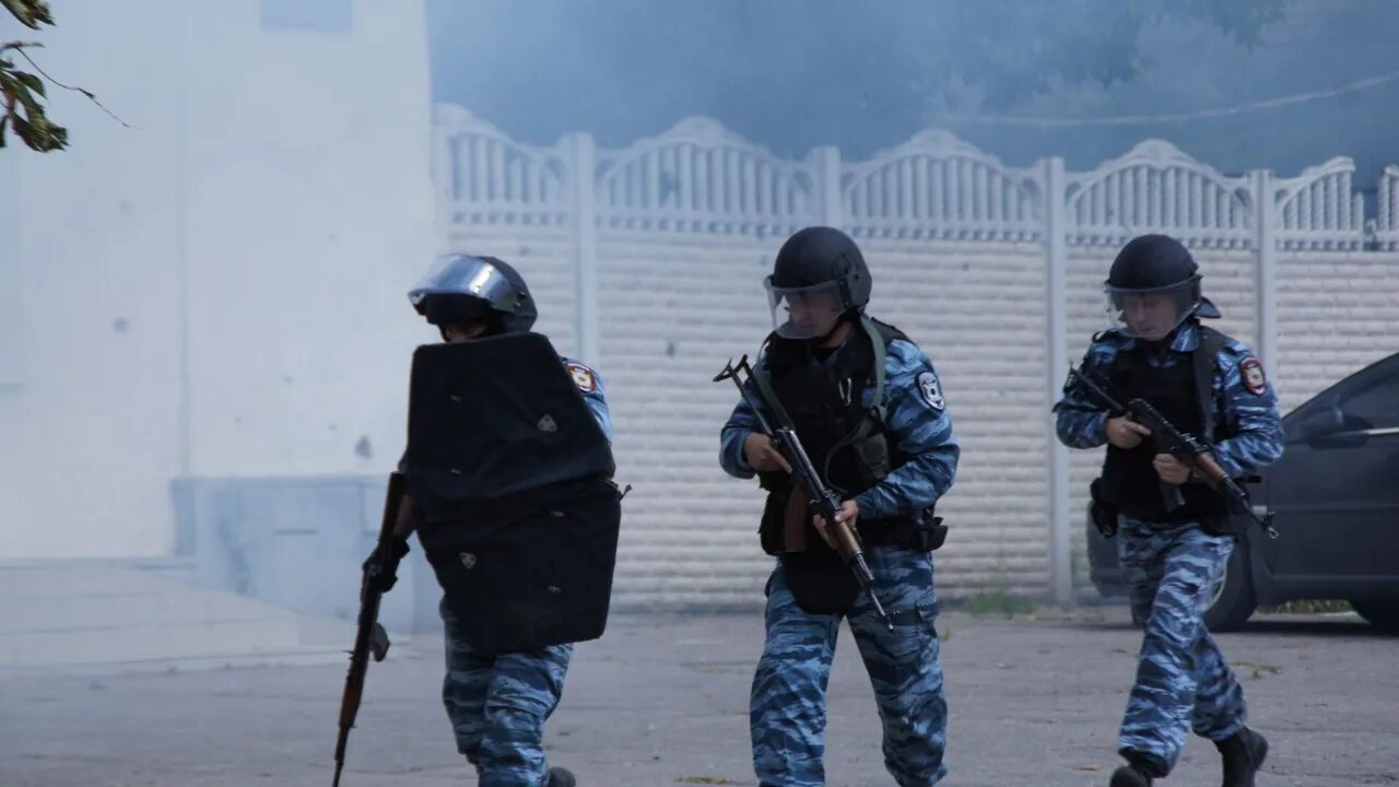 Военный человек. Украинские боевики. Нападение диверсантов