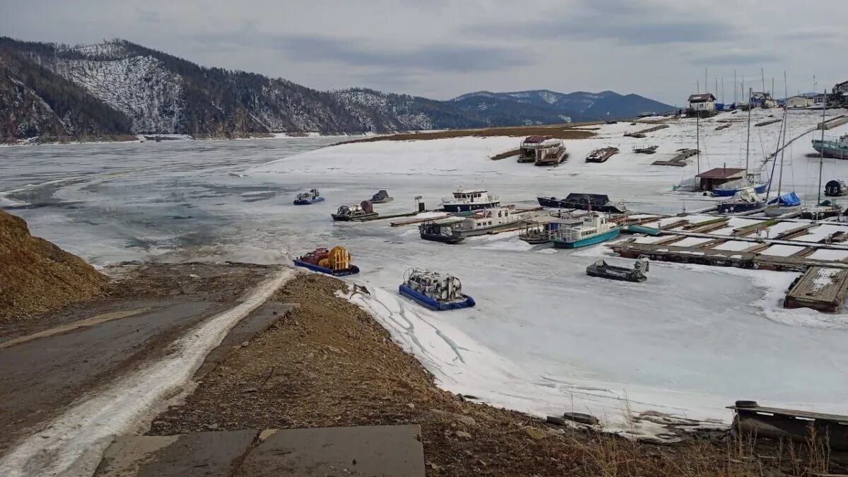 Зимник красноярское море. Зимник красноярское море. Красноярское водохранилище дивногорск. Дивногорск красноярское море. Красноярское водохранилище зимой.