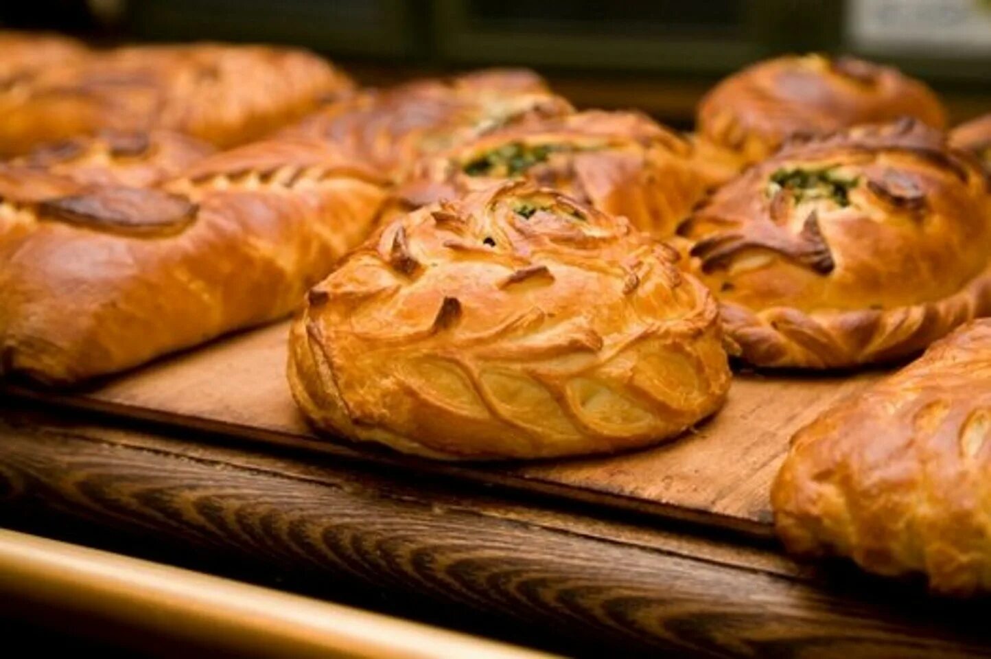 штолле пирог с рыбой. пирог с брусникой штолле. пирог с творогом и брусникой. пирог в ассортименте. русские пироги.