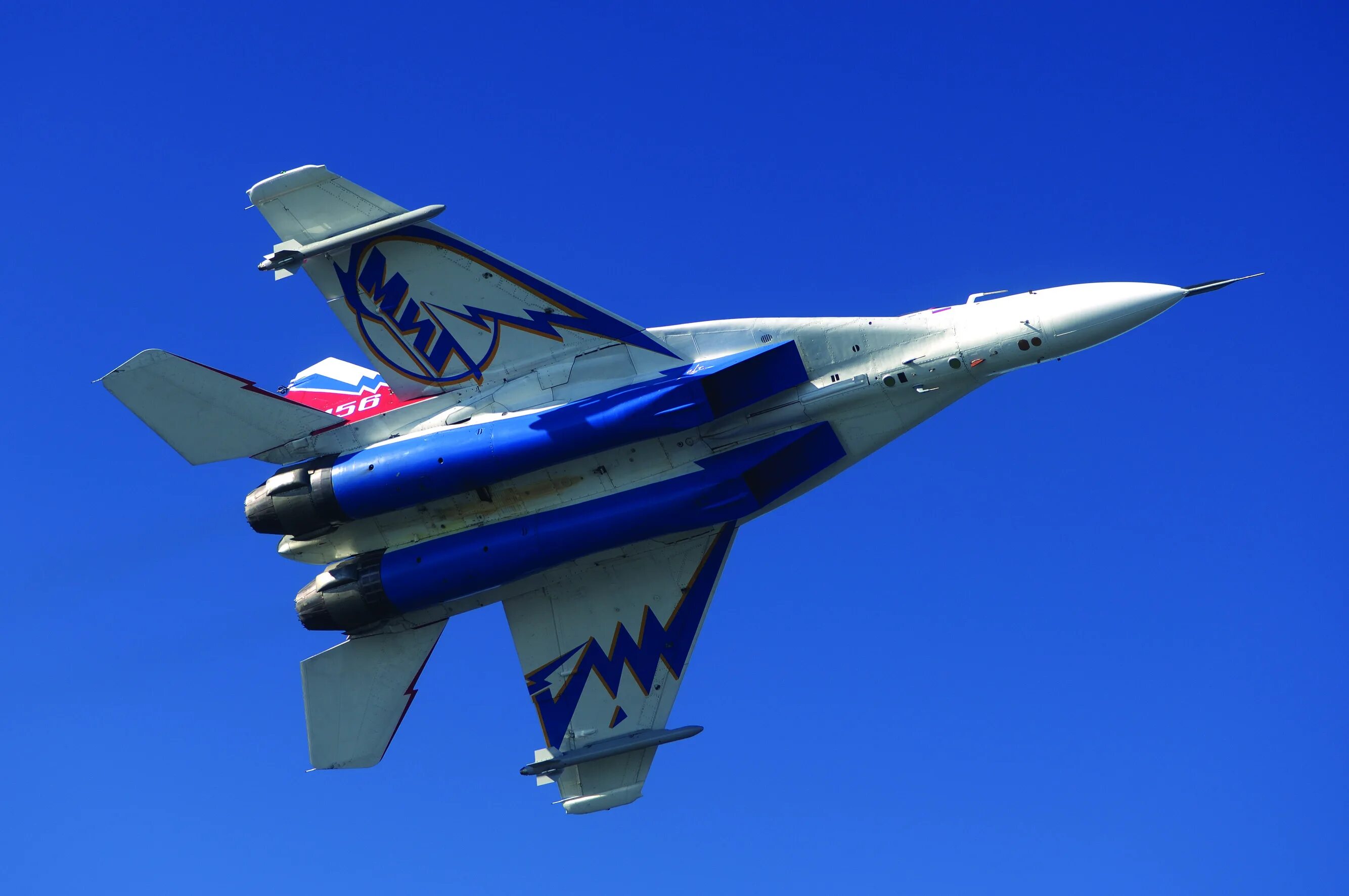 Что такое миг. Mig 29. миг-29 истребитель. самолёт истребитель миг 29. миг-29овт истребитель.