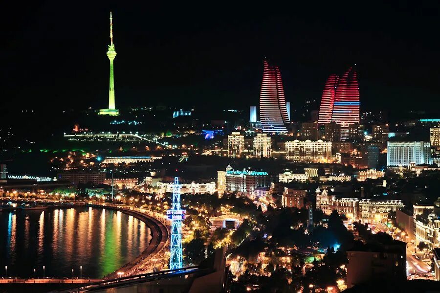Какая столица у азербайджана. Азейбарджан Баку. Азербайджан ночной Баку. Баку столица. Baku Plaza Азербайджан.