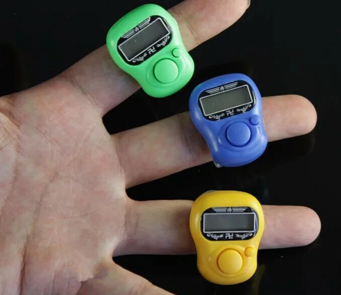 прибор одевается на палец. пульсоксиметр c101h1 (для измерения сатурации). электронный счетчик 3000 зикра. пульсометр fingertip pulse oximeter. прибор одевается на палец.