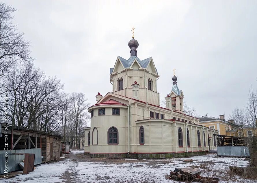 Храм спиридона тримифунтского ломоносов. Храм спиридона тримифунтского в ломоносове. Ораниенбаум храм спиридона тримифунтского. Церковь спиридона тримифунтского. Церковь архангела михаила в ломоносове.
