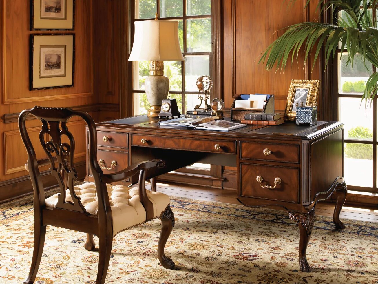 Стол письменный Royal Classical writing Desk le Home 5632/6400. Кабинет в стиле Ампир 19 века. Стол для кабинета домашнего. Стол классический.