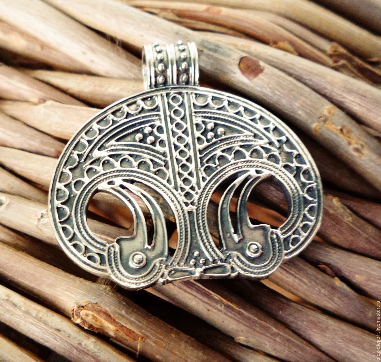 Славянские амулеты. Древние славянские украшения. Древнерусские амулеты. Мастерская оберегов славянских. Славянские женские украшения.
