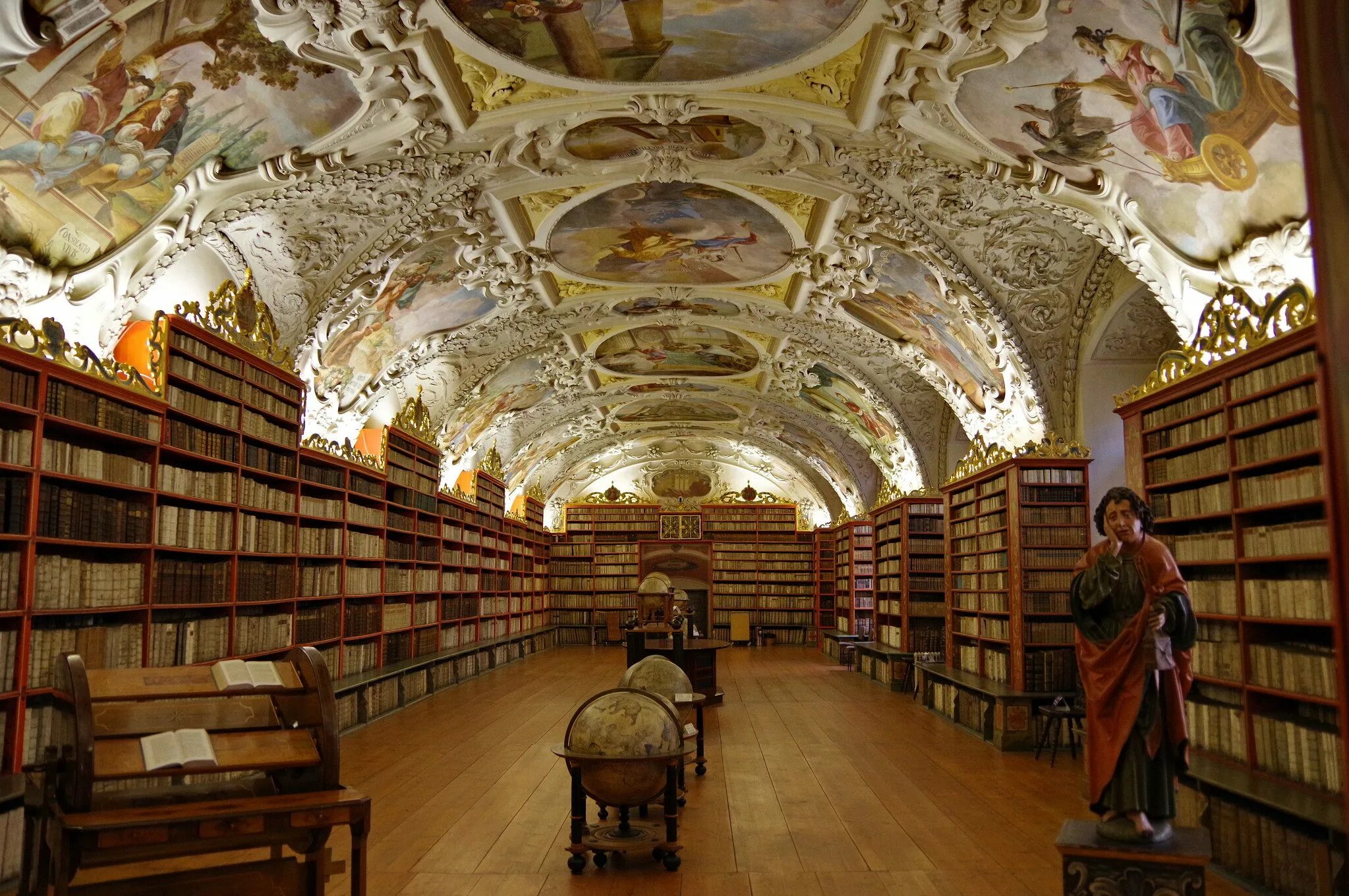 16 libraries. Библиотека монастыря Святого Галла. Библиотека в Праге Клементинум. Страговский монастырь. Монастырские библиотеки в фильмах.