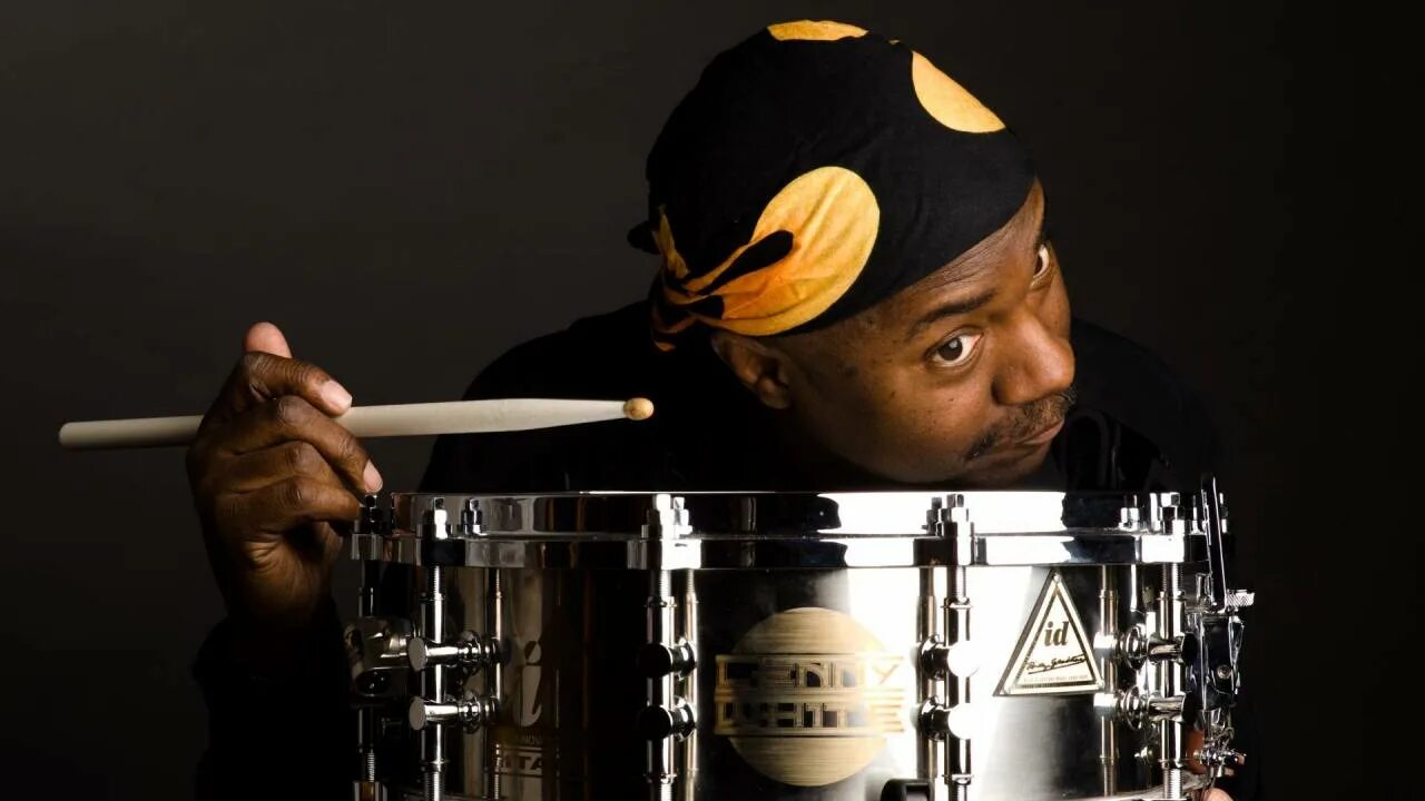 Marcus miller - afrodeezia (2015). Lenny white. Ленни робинсон барабанщик. Lenny white 1982 - a very special concert. Lenny white.