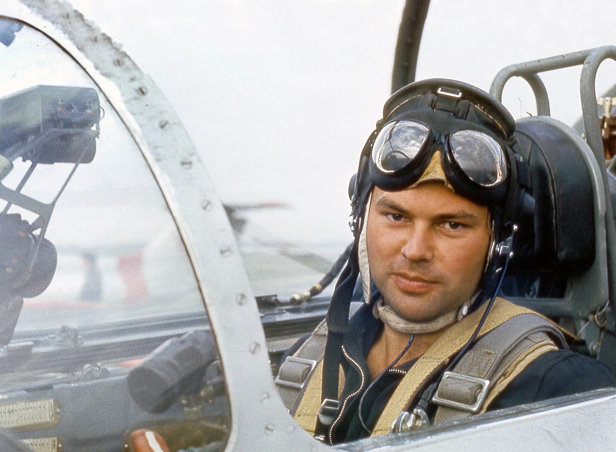 Сколько летчиков было. Пилот фрэнк хоукинс. Алексей маресьев (1916–2001), летчик. Лахтин пилот. Пилоты аэрофлота а320nemo.