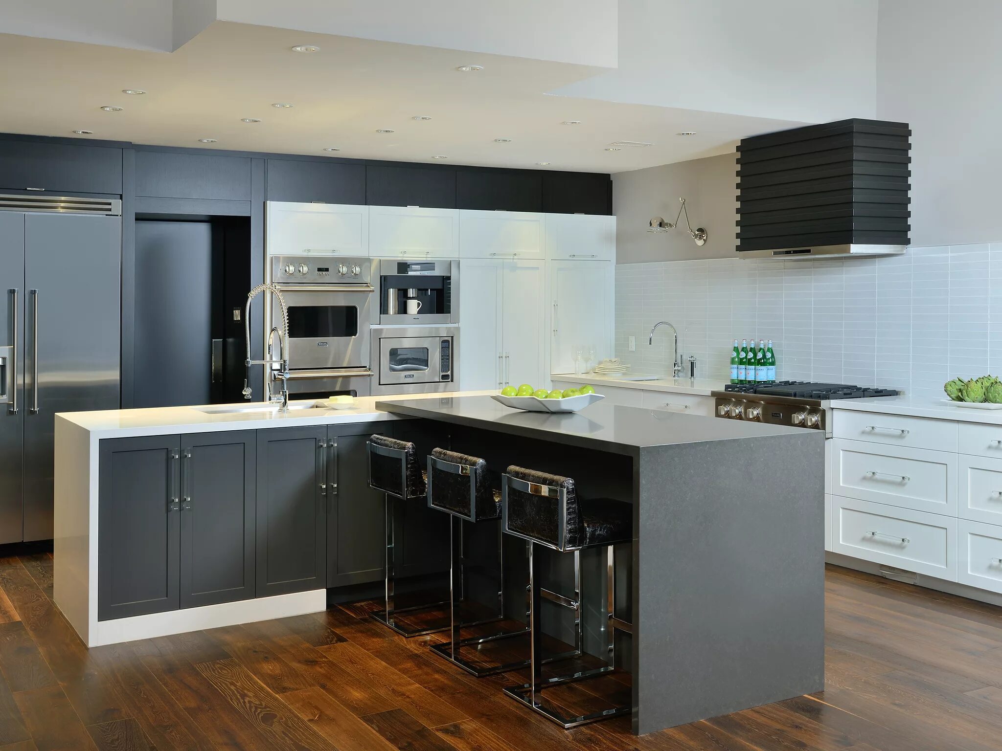 п образная кухня с островом. кухонный гарнитур с островом. п образная кухня с островом посередине. кухня с островом. п образные кухни с островом.