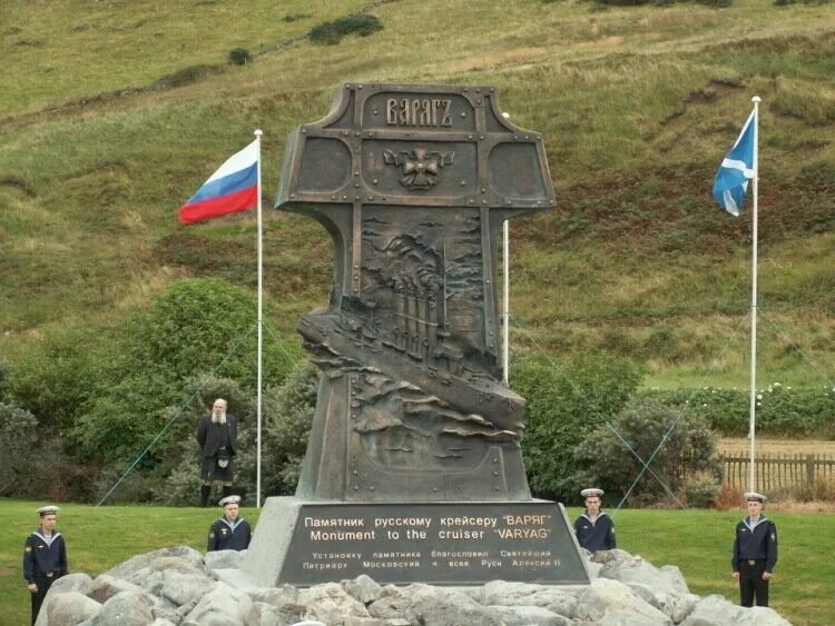 Памятник варяг. Памятник крейсеру Варяг в Шотландии. Памятник крейсеру Варяг. Памятник крейсеру Варяг во Владивостоке. Памятник крейсеру Варяг в Инчхоне.