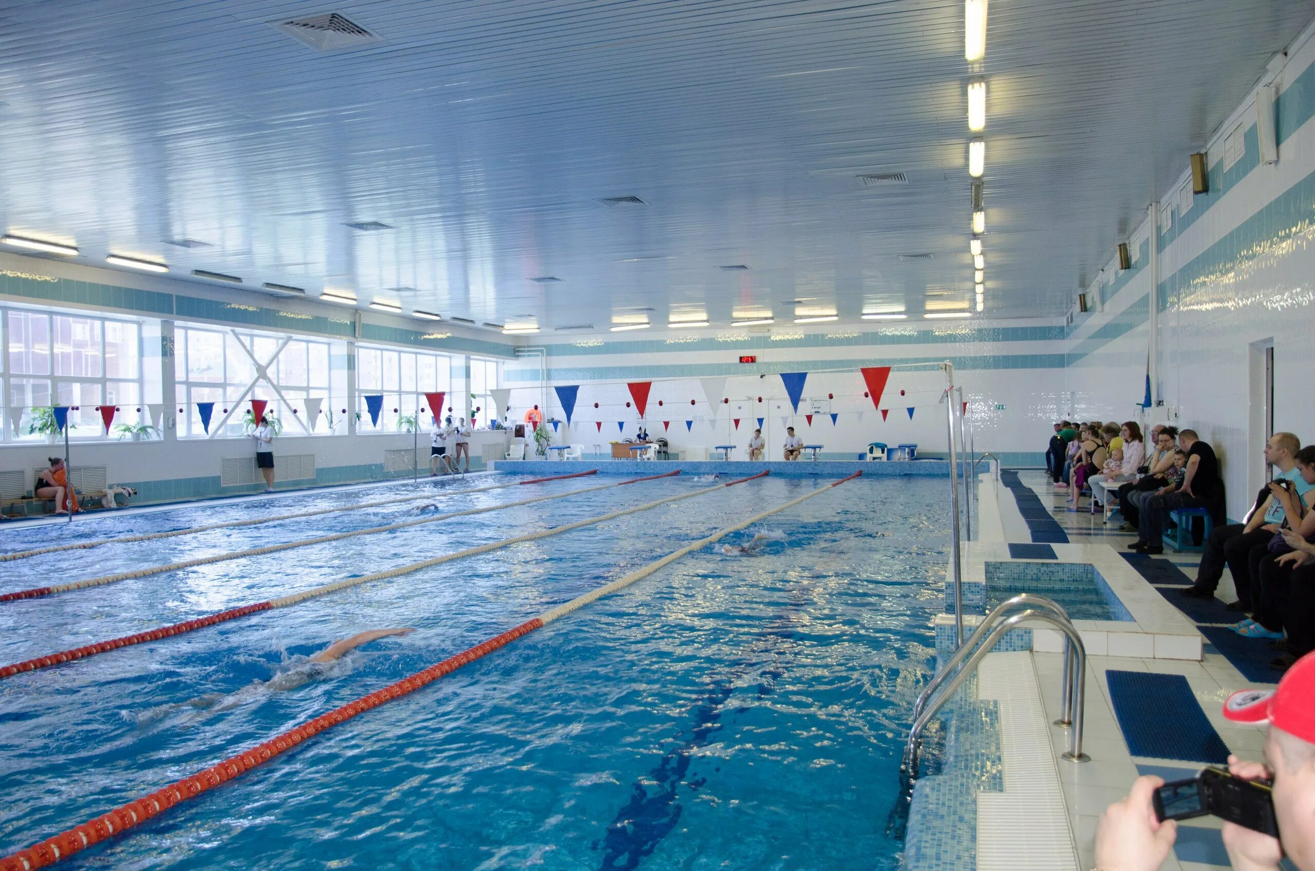 Дворец спорта пущино. Бассейн Пущино Ока. Город Пущино Ока бассейн. Бассейн Пущино. Пущино гимназия бассейн.