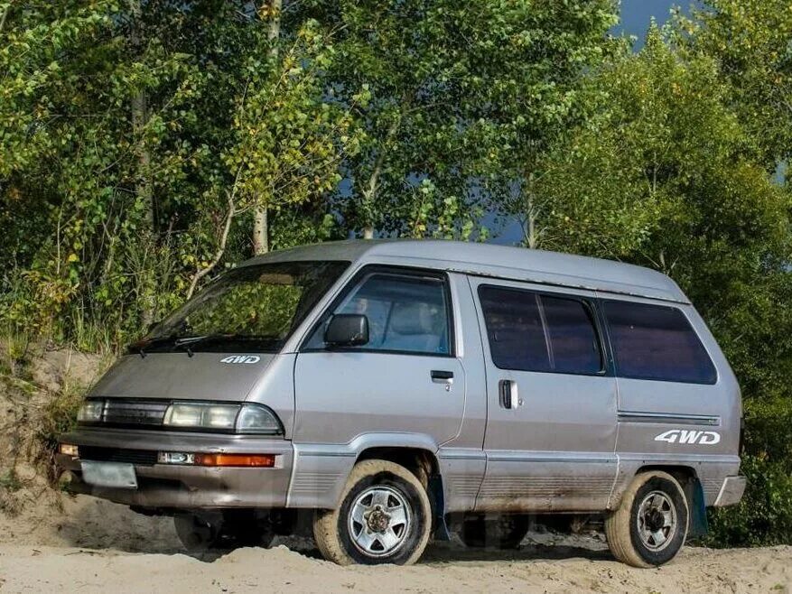 Купить тойота айс в новосибирске. Тойота Master Ace Surf 1990. Toyota Master Ace 1982. Тойота 1990 минивэн мастер айс. Toyota микроавтобус 4wd.