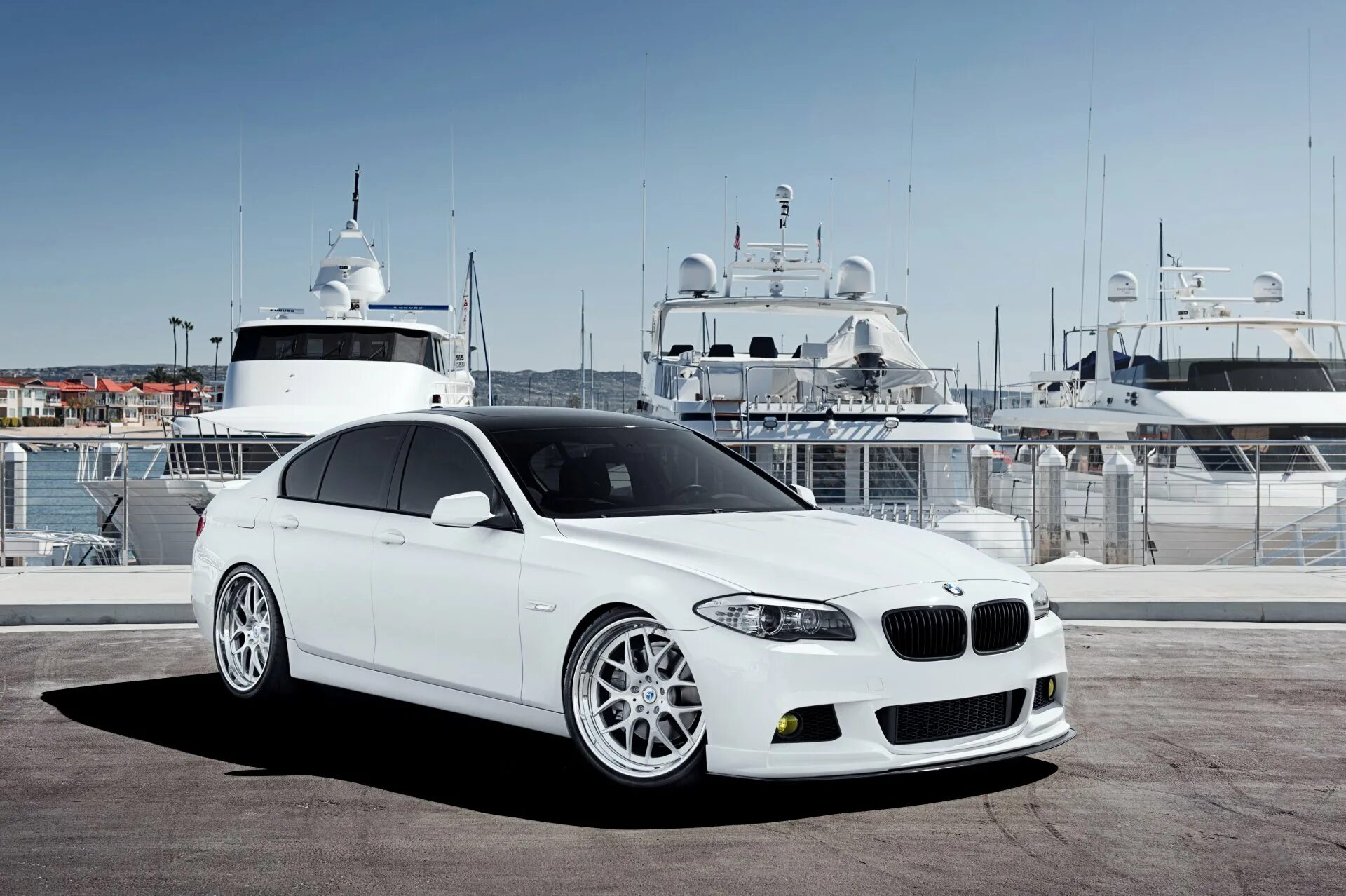 White machine. BMW f10 белая. BMW 5 Series (f10) White. БМВ 5 белая. BMW 5 Series f10 белая.