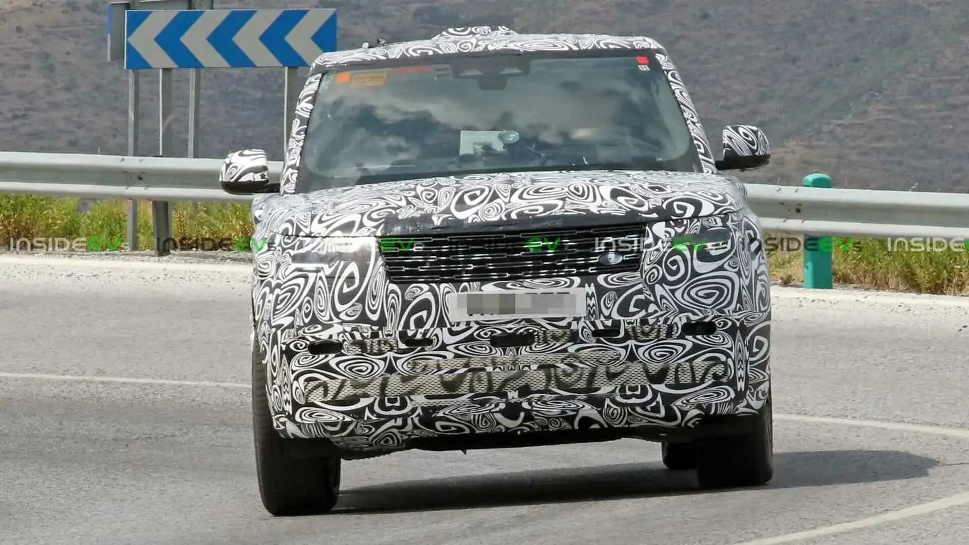 Range next. Range rover electric 2025. range rover 2025. range rover phev 2025. range rover 2025 spy.