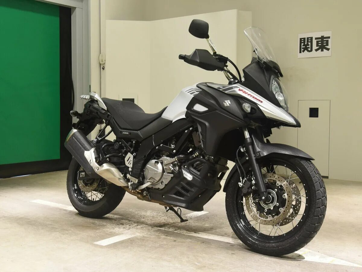 Suzuki v-Strom dl650 White 2012. Bbf2 650 2017. Глушитель на Сузуки Стром 650 2017. Suzuki v-Strom DL 650 2017 кнопки на руле. V strom dl 650