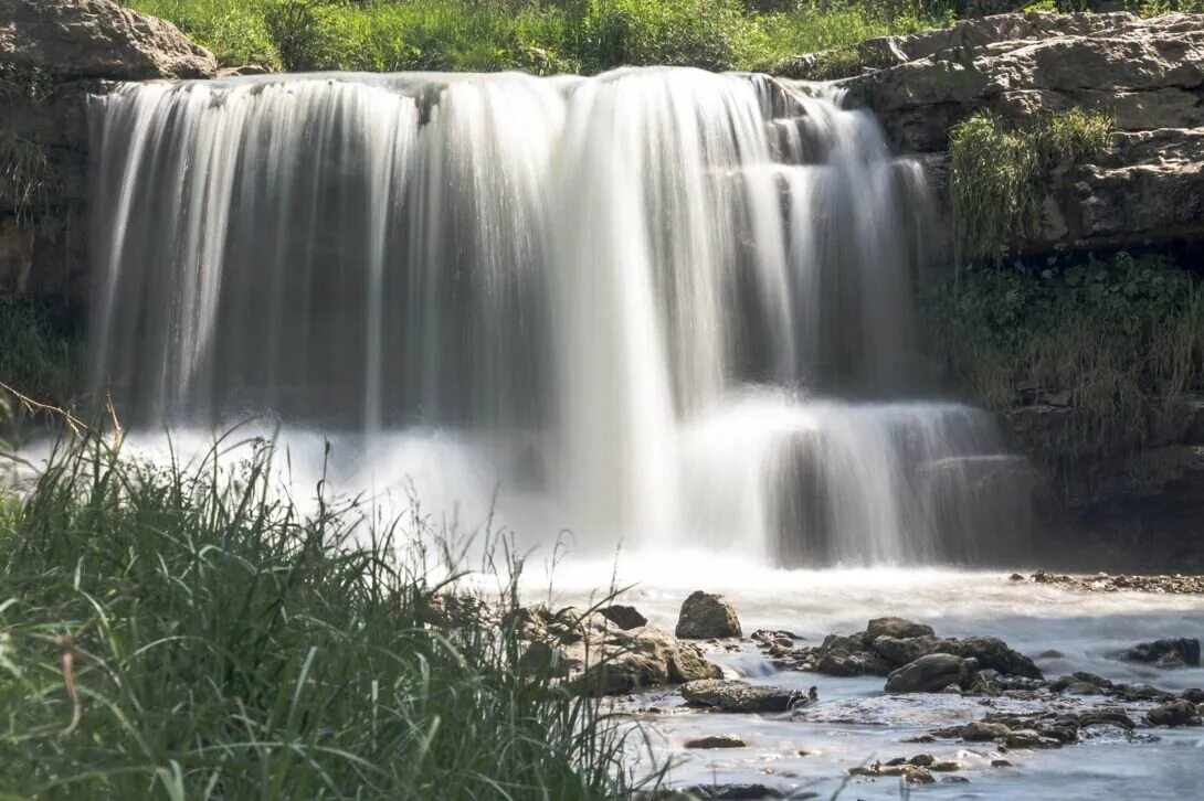 Тальниковский водопад. Кисловодск водопад Ольховка. Водопад Лермонтова в Кисловодске. Лермонтовский водопад в Кисловодске картинки.