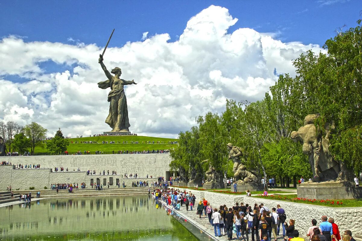 Мемориальный комплекс Мамаев Курган. Мамаев Курган Волгоград. Волгоград Родина мать Мамаев Курган Сталинградская битва. Памятник Мамаев Курган в Волгограде.