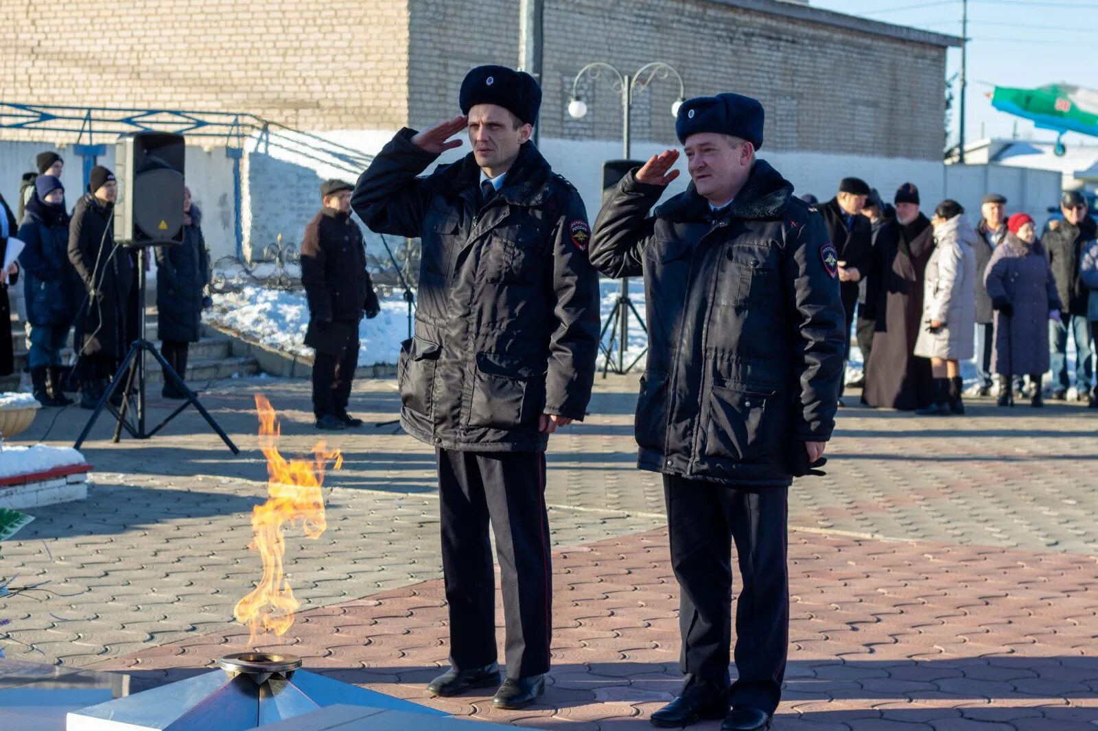 день освобождения воронежа в школе. возложение цветов к памятнику. возложение венка к памятнику. день освобождения воронежа в школе. годовщина освобождения воронежа.