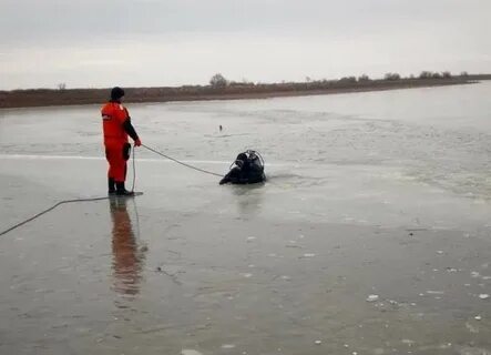 Рыбак под лед