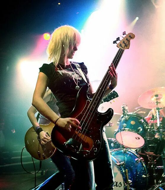 Bass girl. Voice and Bass группа. Pacifica bassist girl.