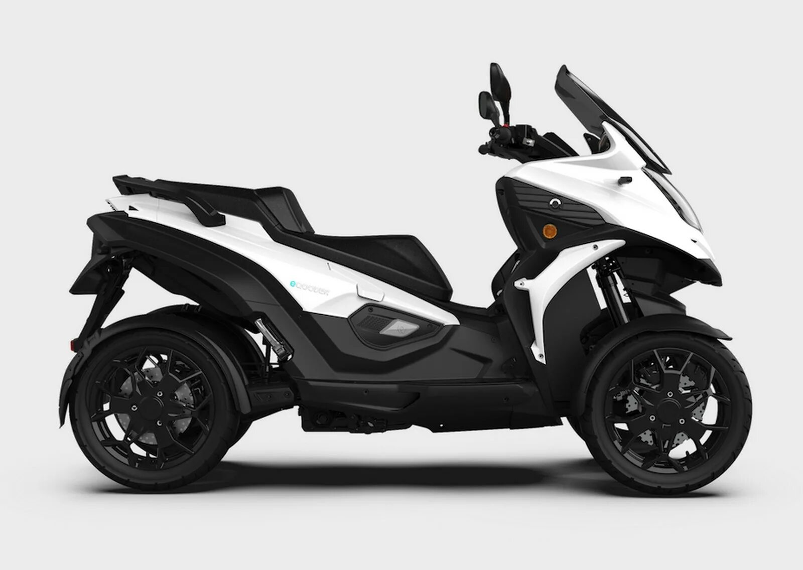 Квадроскутер. Скутер 4 колесный quadro 600. Электроскутер квадро. Скутер 4 мотоцикл. Скутер quadro 4d.
