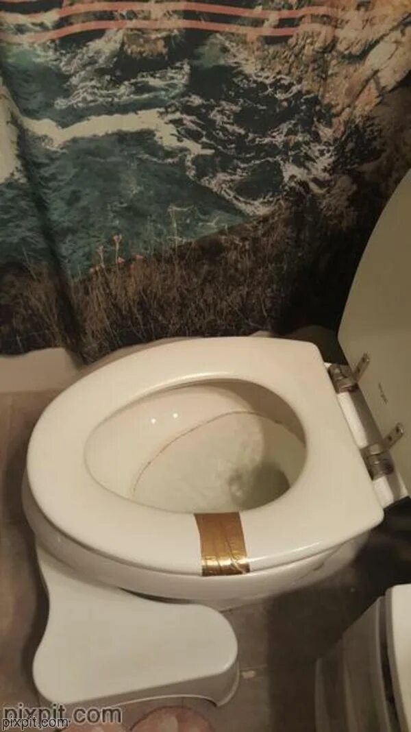 крутящийся унитаз gif. сон сломанный унитаз. польский туалет мем. сон сломанный унитаз. туалетная комната с боку.