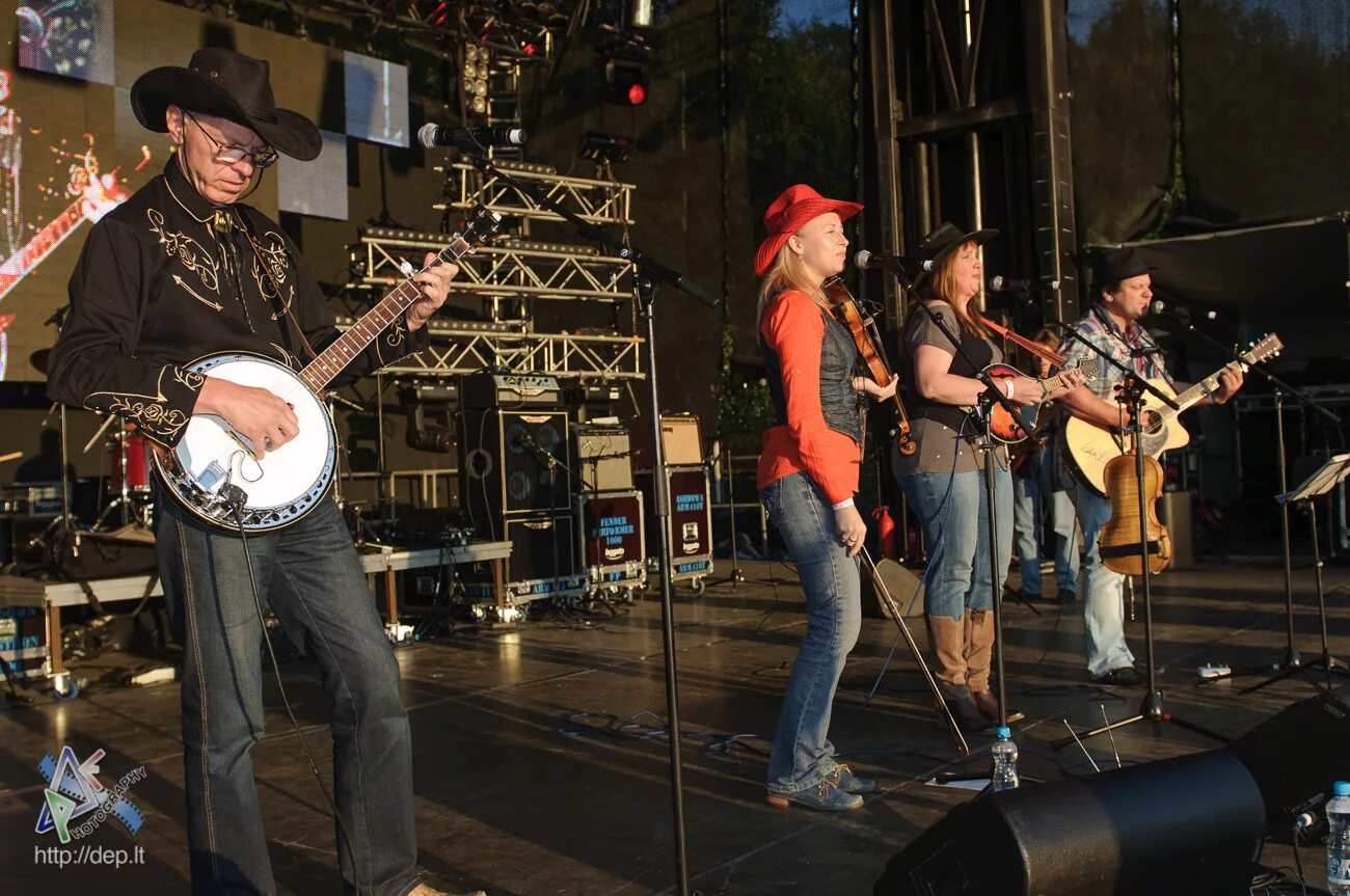 Чарли 2013. Фестиваль кантри музыки. Visagino country 2005. Малин акерман убойный уикенд. Country 2013.