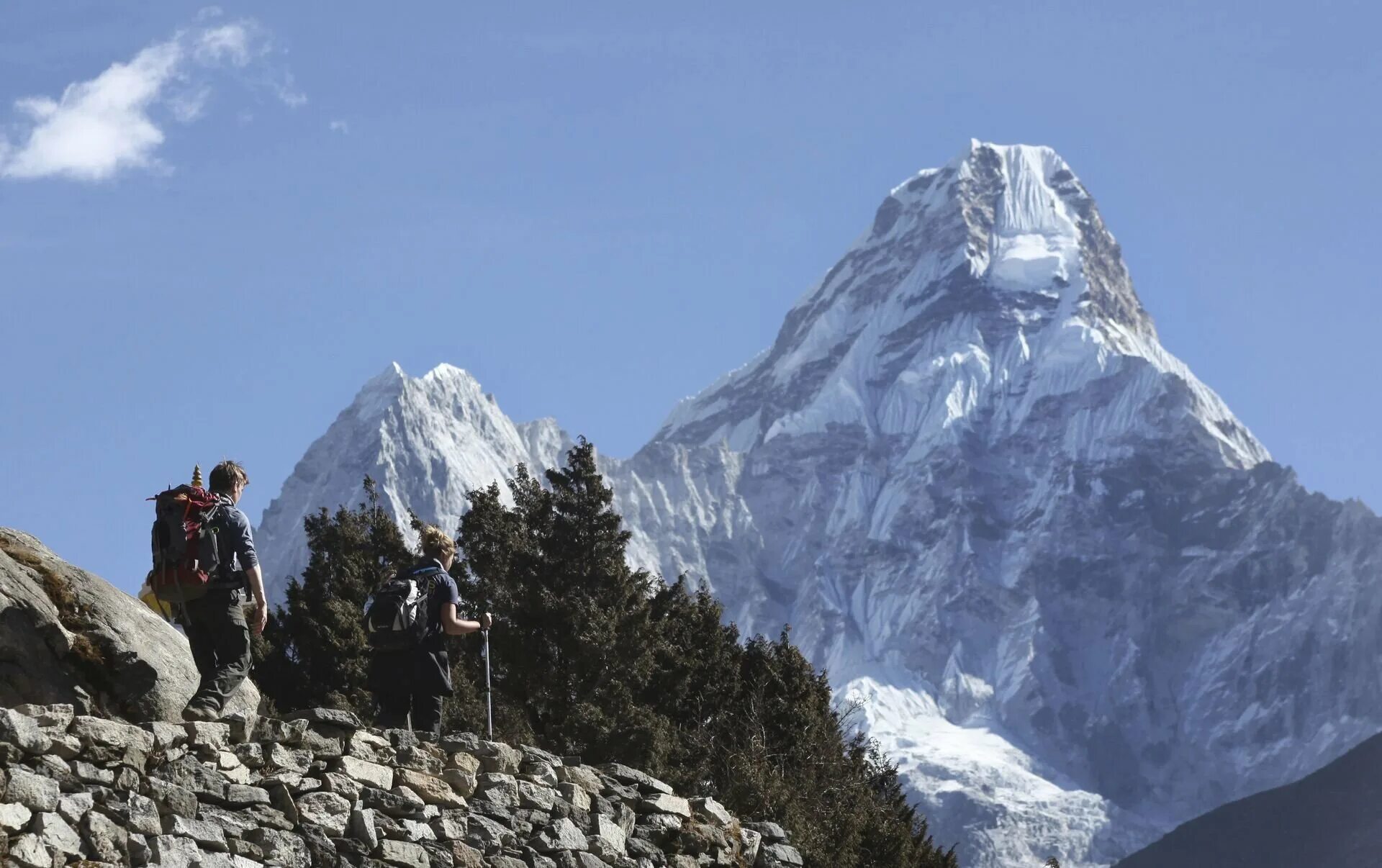 Вершина подножие. Гора Джомолунгма. Непал восхождение на Эверест. Пик горы Эверест. Непал восхождение в горы.