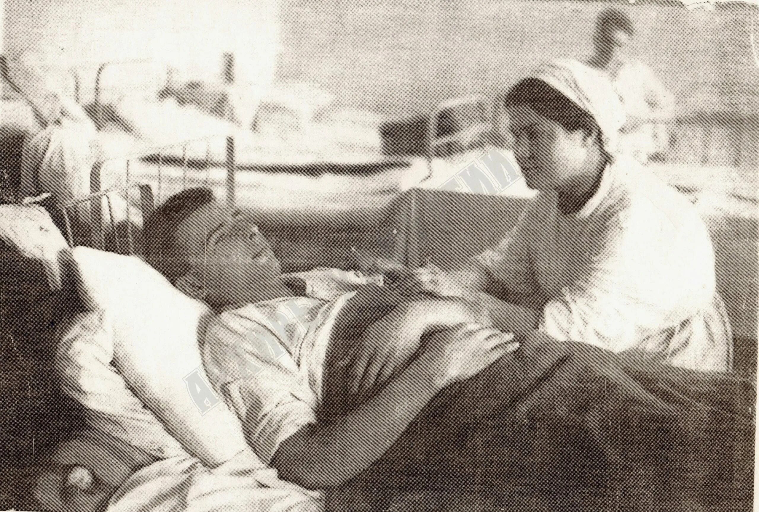 Медсестра пародировала младенцев. Военный госпиталь Ленинград 1941. Эвакогоспиталь 1515.