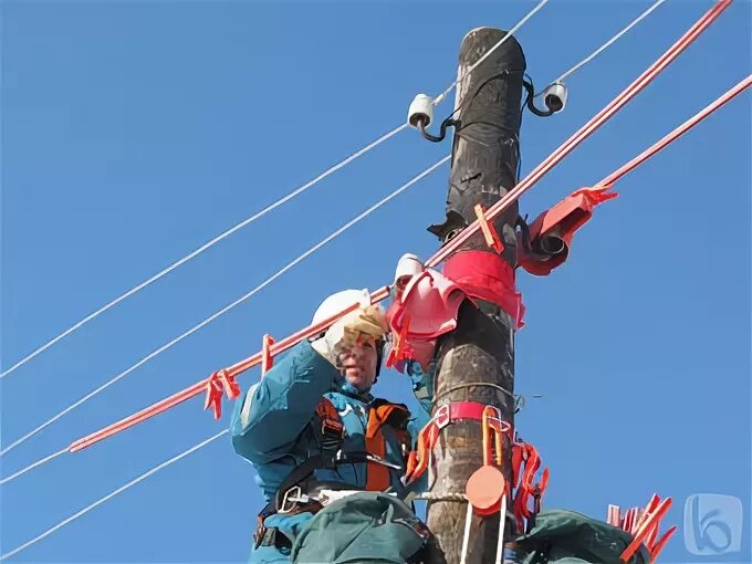 1) сеть с глухозаземленной нейтралью. Заземляющие устройства изолированной нейтралью. Изолированное напряжение. Изолированная нейтраль трансформатора на схеме. Однофазная сеть с изолированной нейтралью.