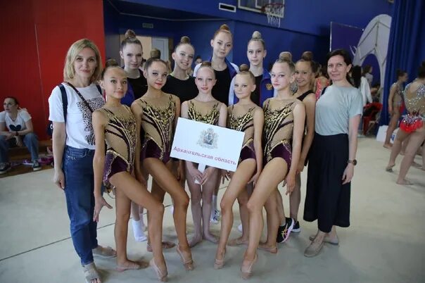 Ульяновск всероссийские соревнования по художественной гимнастике 2024. Художественная гимнастика. Художественная гимнастика мирный. Ульяновск всероссийские соревнования по художественной гимнастике 2024. Прическа на соревнования по художественной гимнастике 2024.