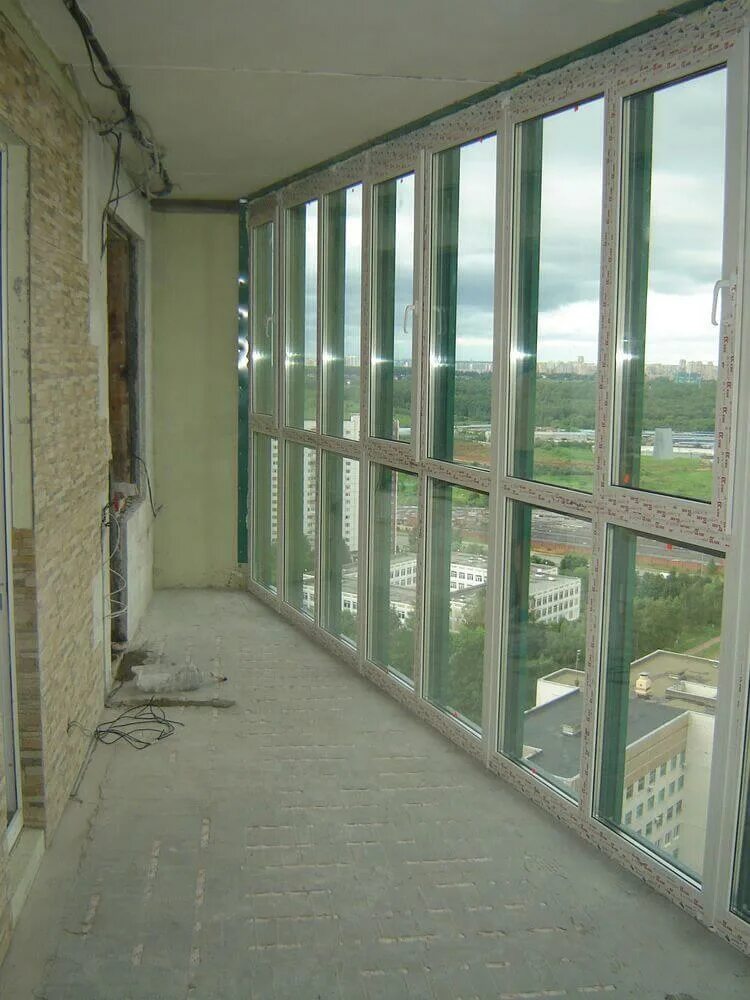 Утепление балкона окна. Панорамное остекление балкона. Панорамное остекление лоджии. Витражное остекление лоджии. Лоджия с панорамными окнами.