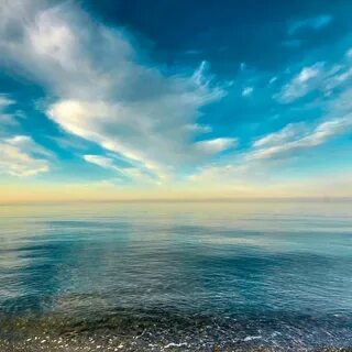 На теплом синем море