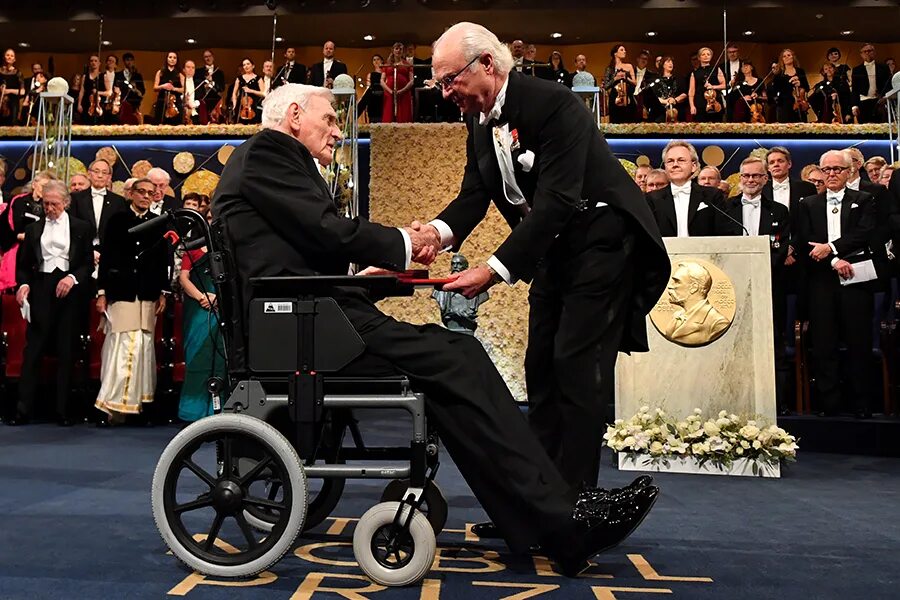 Джон Гуденаф Нобелевская. Церемония вручения Нобелевской премии в Швеции. Швеция Король Нобелевская премия.