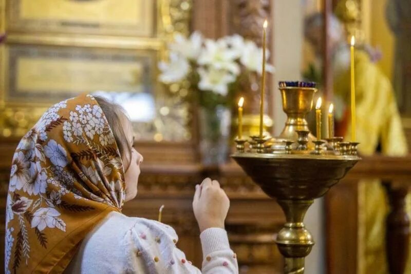 Православный праздник в субботу. Молится. Канон Успению Пресвятой Богородицы. 28 Августа праздник православный. Традиции Богородицы.