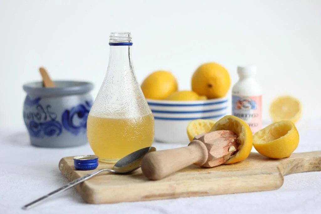 Кашель рецепты эффективные. Народные средства от кашля. Мед с лимоном от кашля. Народные средства от каш. Глицерин мед и лимон от кашля.