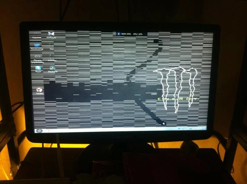 Дергается экран что делать. Полосы на мониторе. Горизонтальные полоски на мониторе. Белые полосы на экране монитора горизонтальные. Полосы на мониторе компьютера.