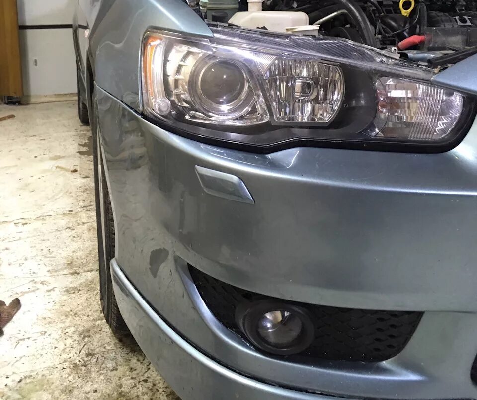 Омыватель фар в бампер. Омыватель фар на mitsubishi lancer 10. мицубиси лансер 10 омыватель фар. фары омыватели лансер 10. омыватель фар лансер 10 штатный.
