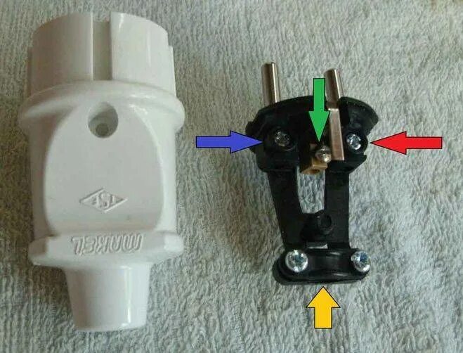 Вилка электрическая 220в с заземлением 25а евро. Вилка разборная 220в с заземлением. Вилка с заземлением как подключить провода. Вилка 110 с заземлением. Подключение розетка вилка