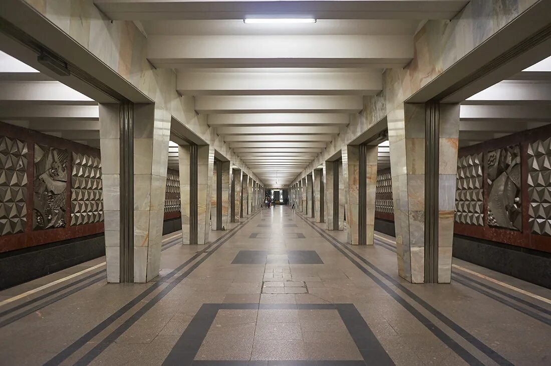 Медведково стоит метро. Москва метро станция медведко. Северное медведково метро. Станция медведково москва. Московский метрополитен станция сухаревская.