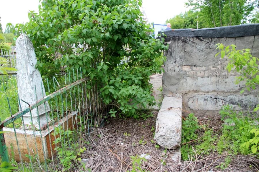 Балаково работа кладбища. Балаково саратовская кладбище. Кладбище балаково в ивановке. Балаково кладбище 3 карта. Кладбище 2 балаково.